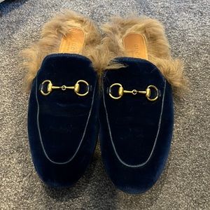 Blue suede Princeton Gucci slides with Fur